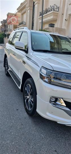 تۆیۆتا لاند کروزەر